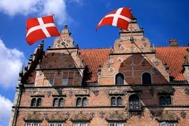 Skolen Indefra Og Udefra En Dybere Forståelse af Uddannelsessystemet Skolen Indefra Og Udefra En Dybere Forståelse af Uddannelsessystemet